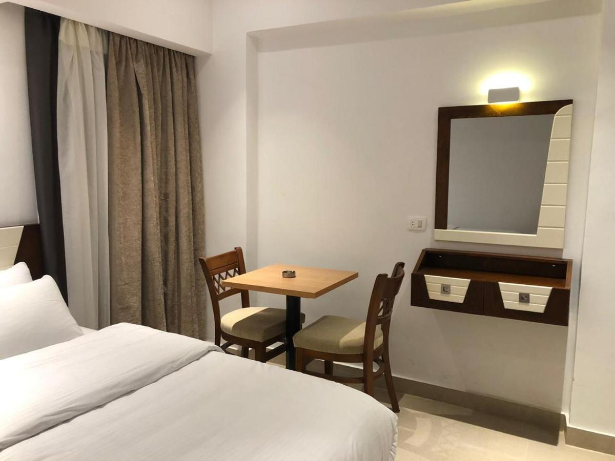 Maxim Hotel